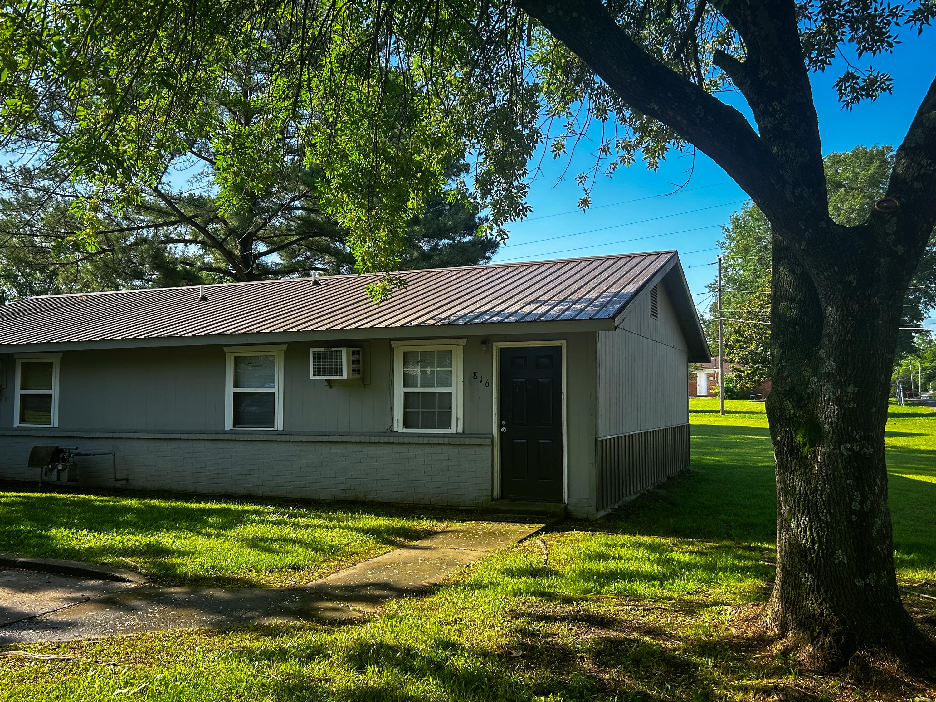 816 West Hastings Avenue - 1